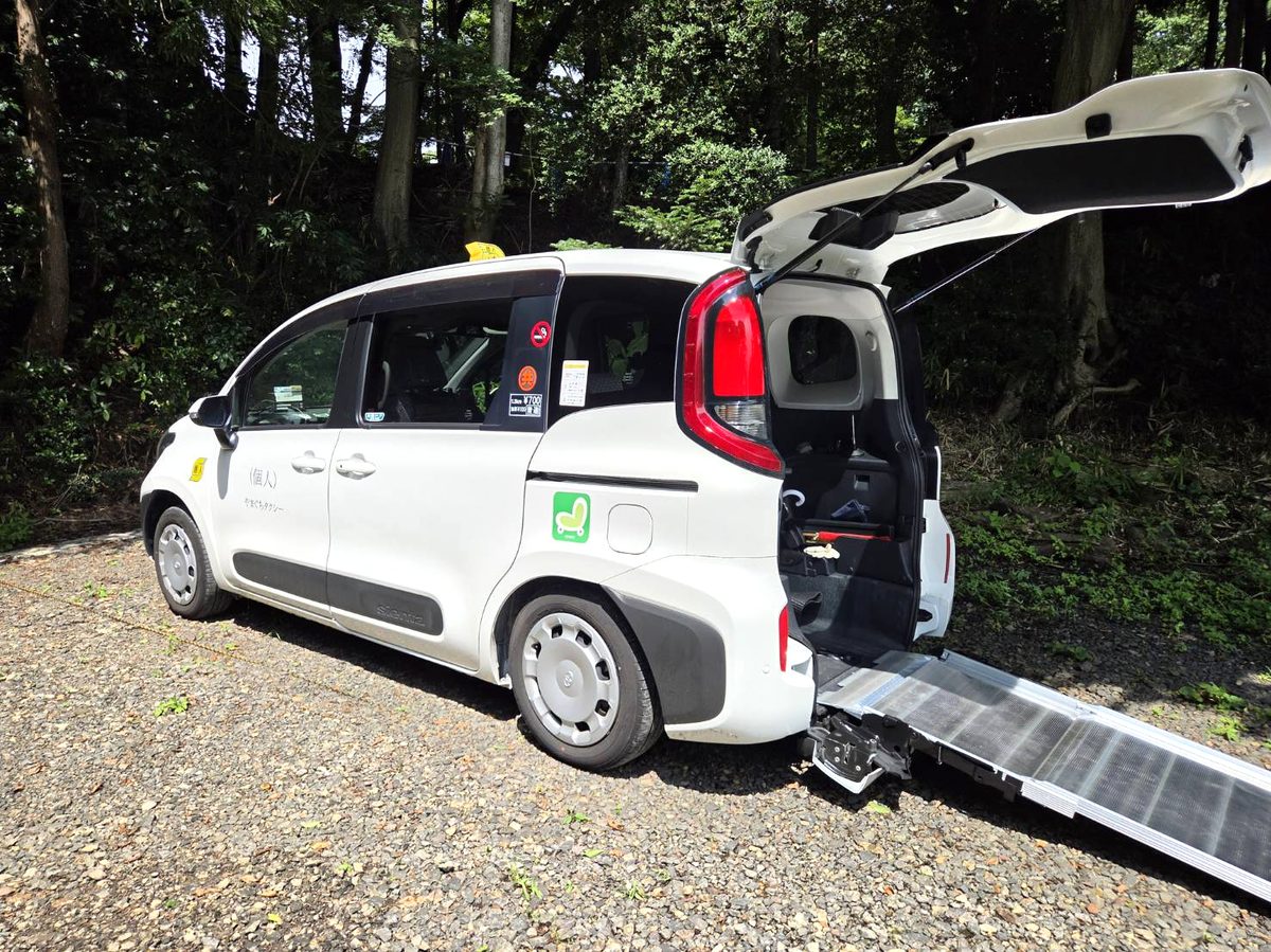スロープを設置したUD車両の外観