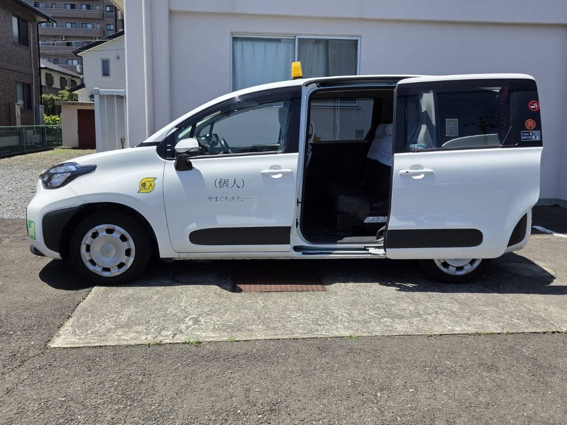 スライドドアを開けたUD車両